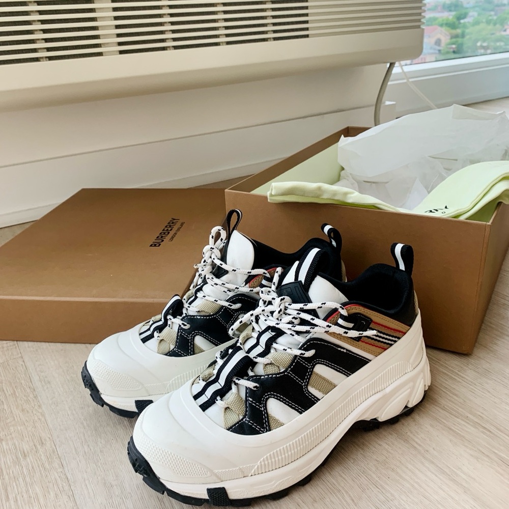 Burberry White Icon Stripe Arthur Sneakers - Picture 2 of 11